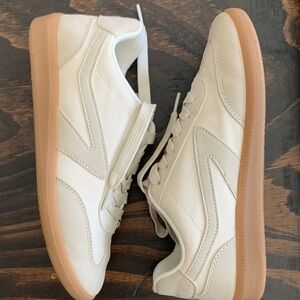 DV by dolce vita Quantum Sneakers